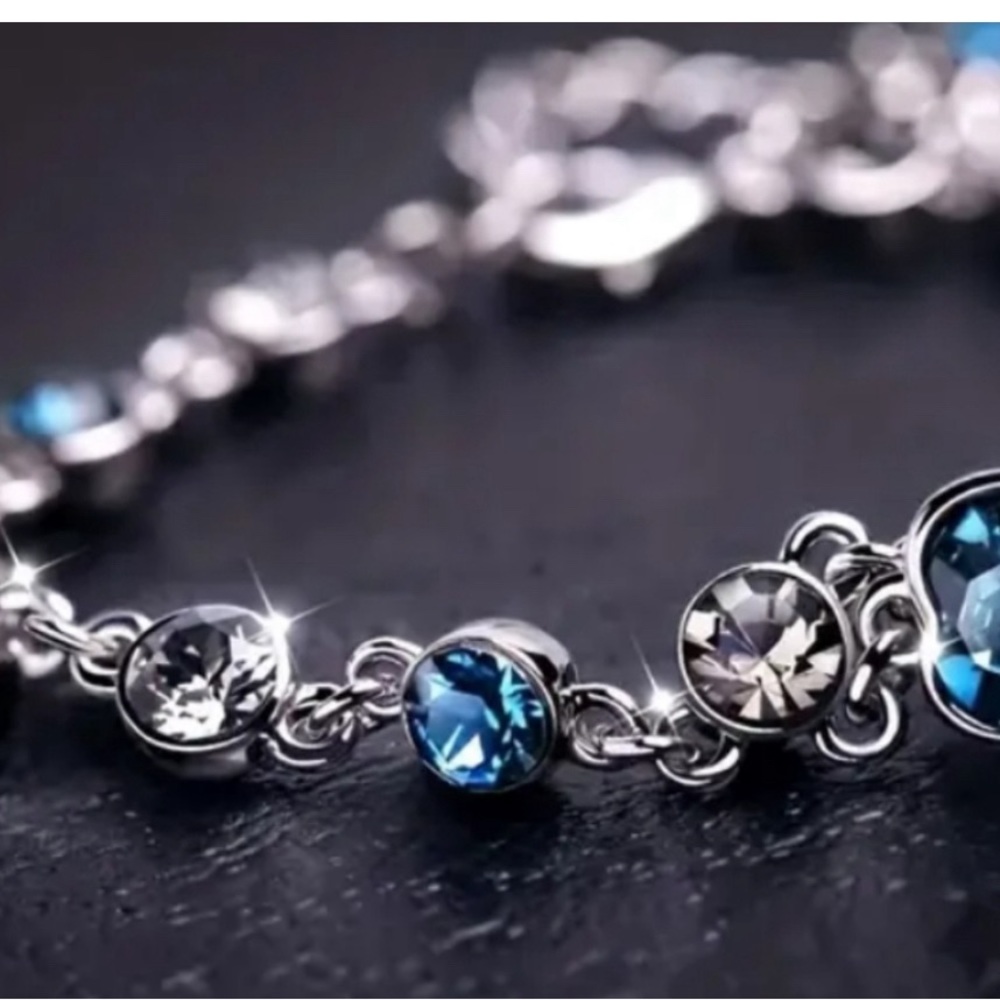 Silver Heart Bracelet with Blue / White Topaz - Picture 2 of 2